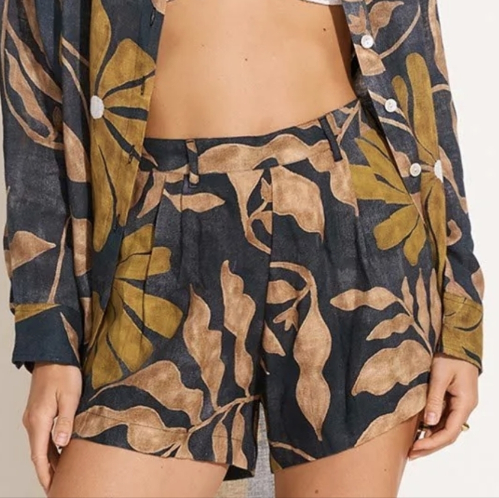 Vitamin A The Getaway Short  in Kelp Flower Size XS